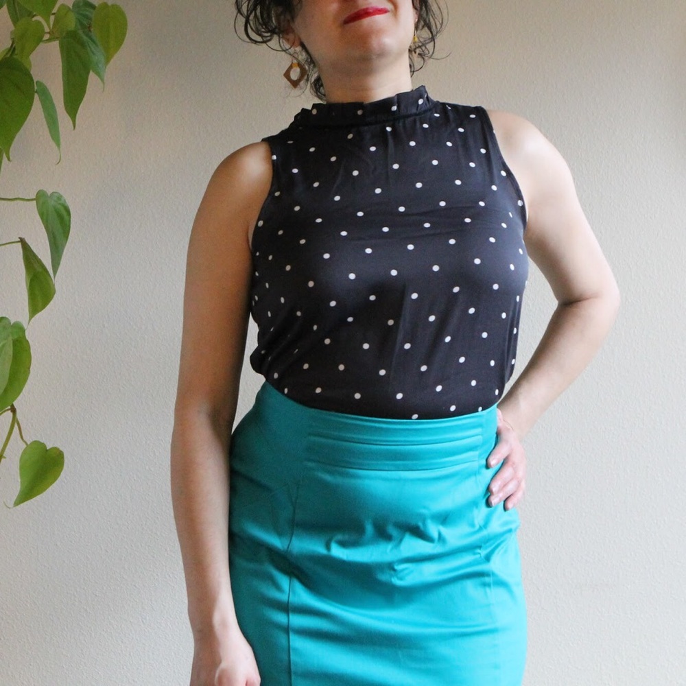 🌴 CLOSEOUT ✨ Ann Taylor polka dot sleeveless top